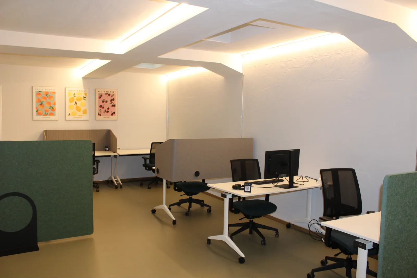 Quiet work area at the back with indirect light